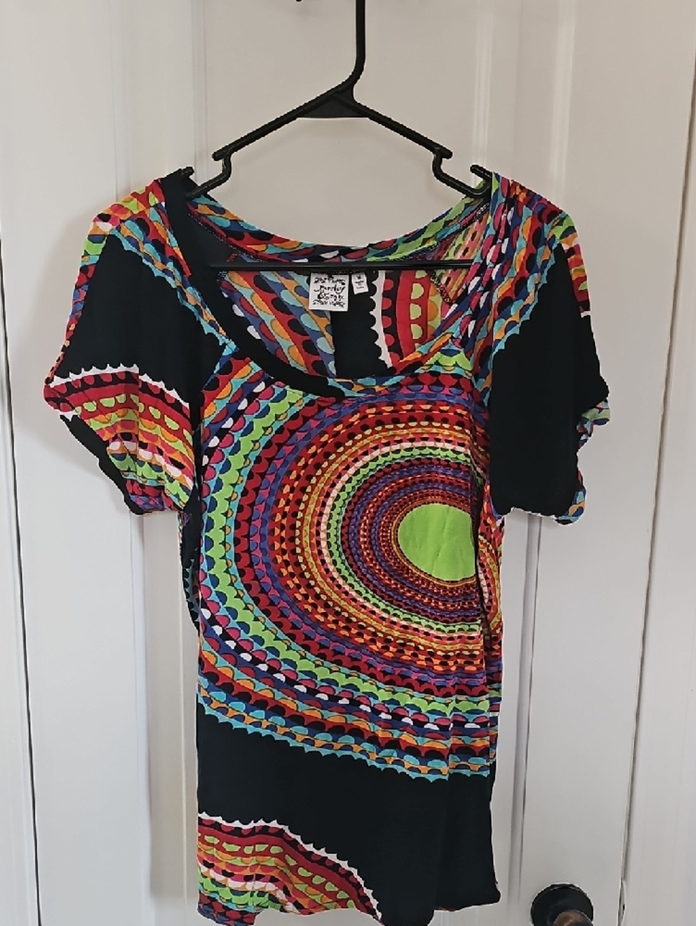 Parsley & Sage Black Multicolor Spiral-Print Short Sleeve Tee